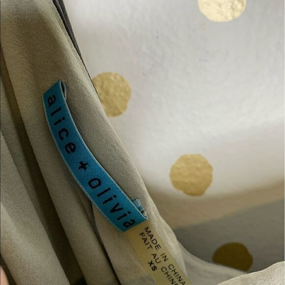 Alice + olivia gray silk one shoulder top XS - Picture 2 of 6